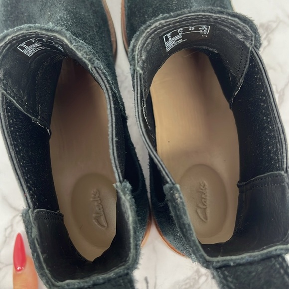 CLARKS‎ Clarkdale Arlo Low Heel Ankle Boots Black Suede Pull On Classic Sz 7.5 M - Picture 4 of 8